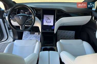 Позашляховик / Кросовер Tesla Model X 2020 в 
