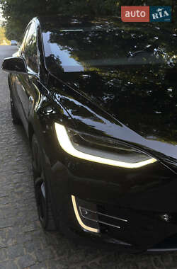 Позашляховик / Кросовер Tesla Model X 2020 в 