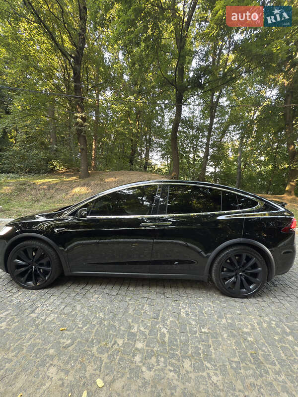 Позашляховик / Кросовер Tesla Model X 2020 в Чернівцях