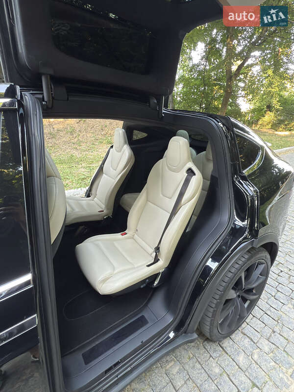 Позашляховик / Кросовер Tesla Model X 2020 в Чернівцях
