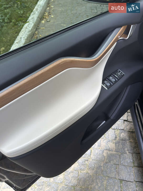 Позашляховик / Кросовер Tesla Model X 2020 в Чернівцях