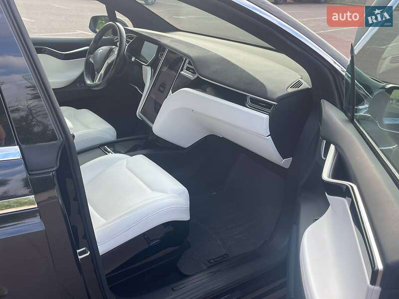 Позашляховик / Кросовер Tesla Model X 2017 в Києві