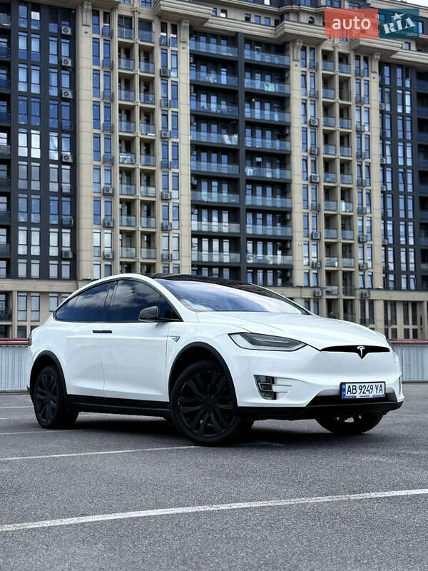 Позашляховик / Кросовер Tesla Model X 2016 в Вінниці