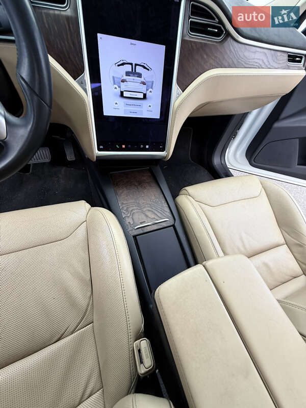 Позашляховик / Кросовер Tesla Model X 2016 в Вінниці