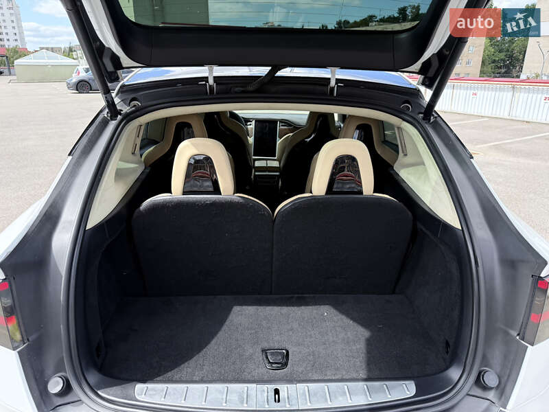 Позашляховик / Кросовер Tesla Model X 2016 в Вінниці