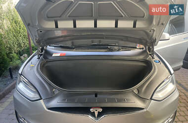 Позашляховик / Кросовер Tesla Model X 2017 в 