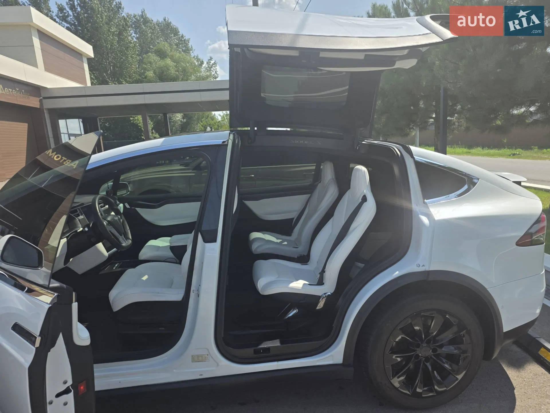 2016 Tesla Model X - мініатюра 11