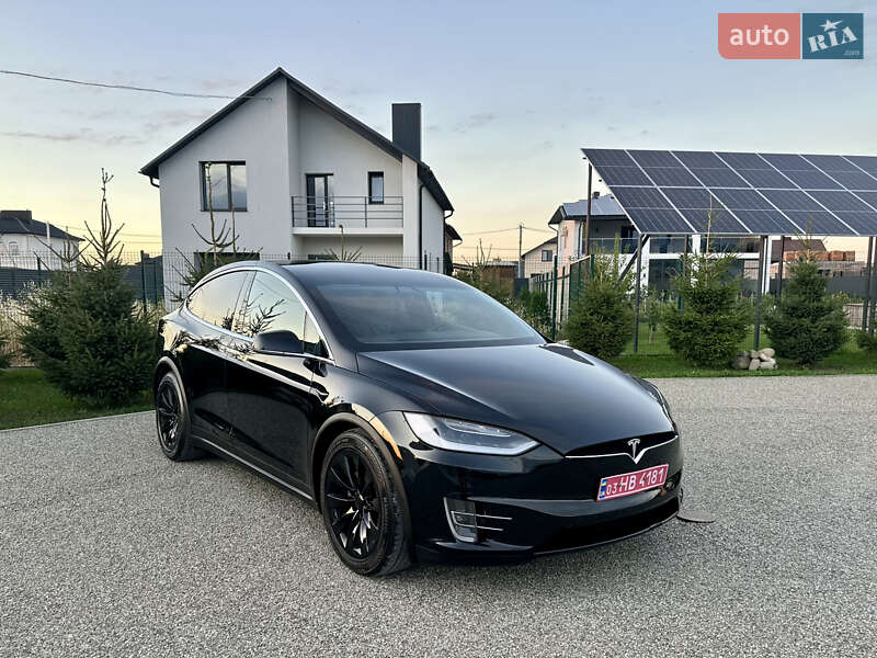 Позашляховик / Кросовер Tesla Model X 2018 в Тернополі