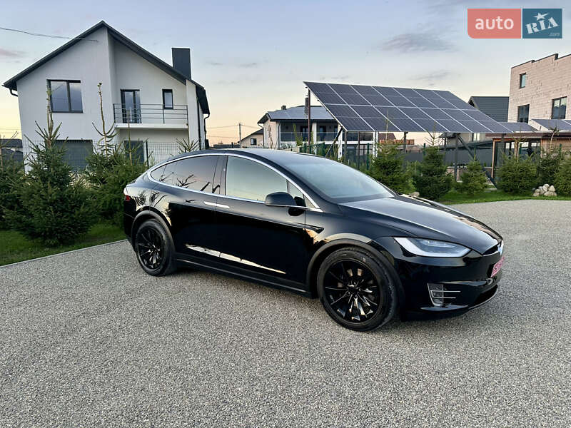 Позашляховик / Кросовер Tesla Model X 2018 в Тернополі