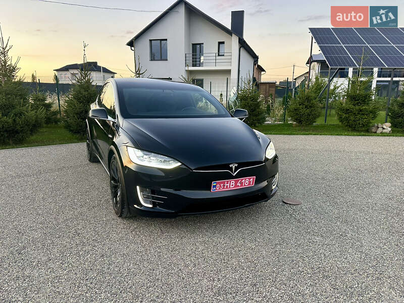 Позашляховик / Кросовер Tesla Model X 2018 в Тернополі