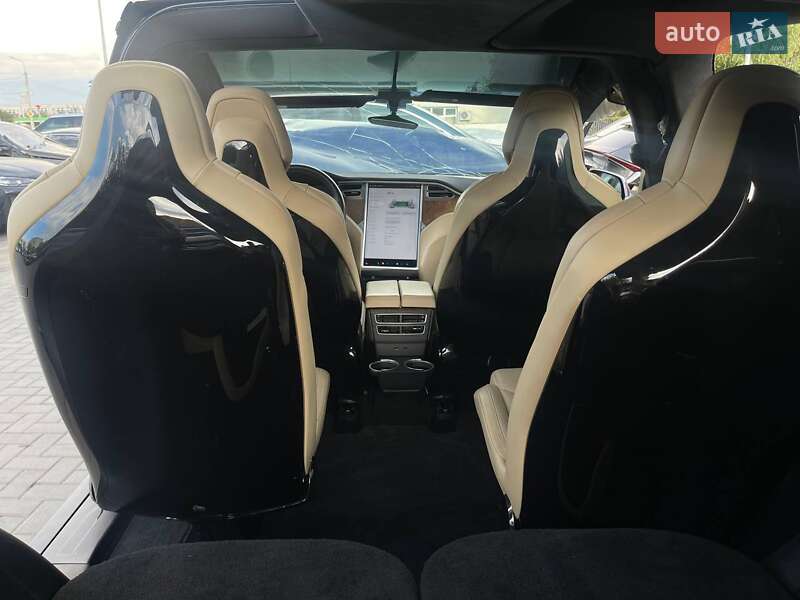 Позашляховик / Кросовер Tesla Model X 2016 в Луцьку