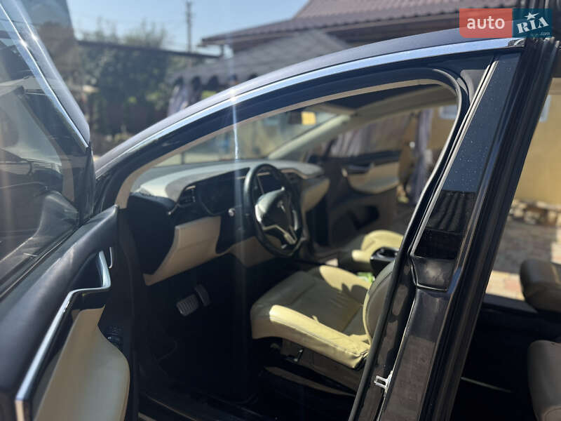 Позашляховик / Кросовер Tesla Model X 2016 в Кременці фото 9 Позашляховик / Кросовер Tesla Model X 2016 в Кременці