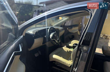 Позашляховик / Кросовер Tesla Model X 2016 в 