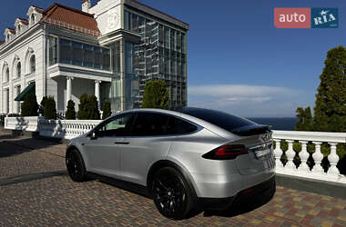 Позашляховик / Кросовер Tesla Model X 2016 в 