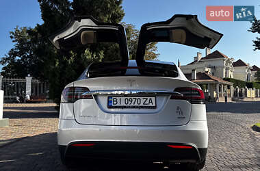 Позашляховик / Кросовер Tesla Model X 2016 в 