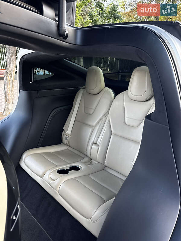 Позашляховик / Кросовер Tesla Model X 2016 в Одесі фото 37 Позашляховик / Кросовер Tesla Model X 2016 в Одесі