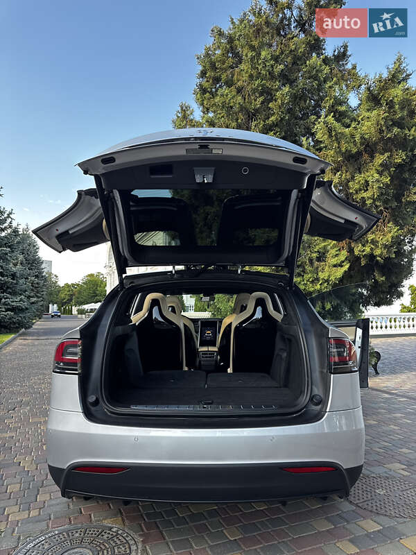 Позашляховик / Кросовер Tesla Model X 2016 в Одесі фото 38 Позашляховик / Кросовер Tesla Model X 2016 в Одесі
