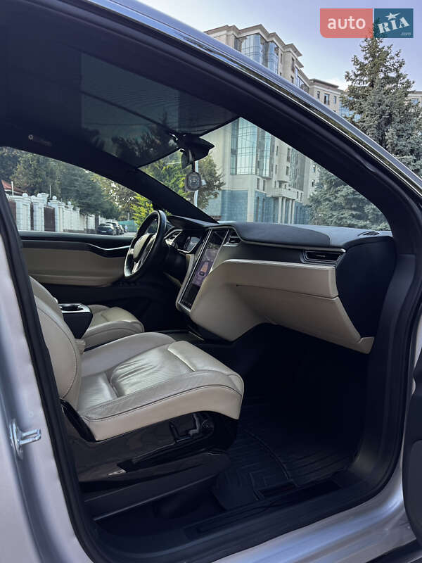 Позашляховик / Кросовер Tesla Model X 2016 в Одесі фото 44 Позашляховик / Кросовер Tesla Model X 2016 в Одесі
