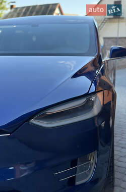 Позашляховик / Кросовер Tesla Model X 2016 в 