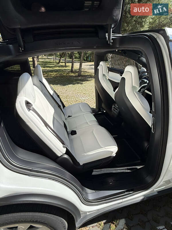 Позашляховик / Кросовер Tesla Model X 2017 в Харкові