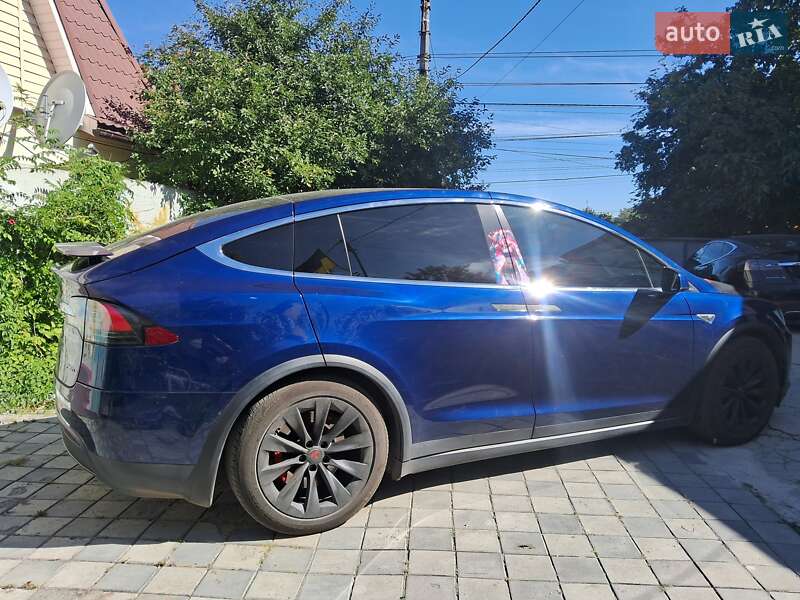 Внедорожник / Кроссовер Tesla Model X 2016 в Сумах