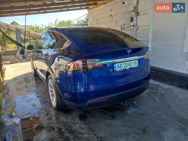 Позашляховик / Кросовер Tesla Model X 2016 в Синельниковому
