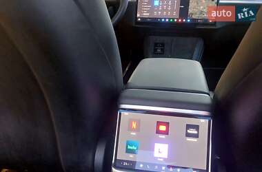 Позашляховик / Кросовер Tesla Model X 2024 в 