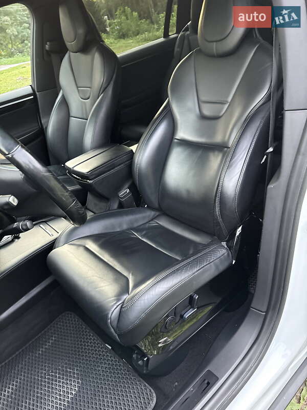 Позашляховик / Кросовер Tesla Model X 2016 в Житомирі