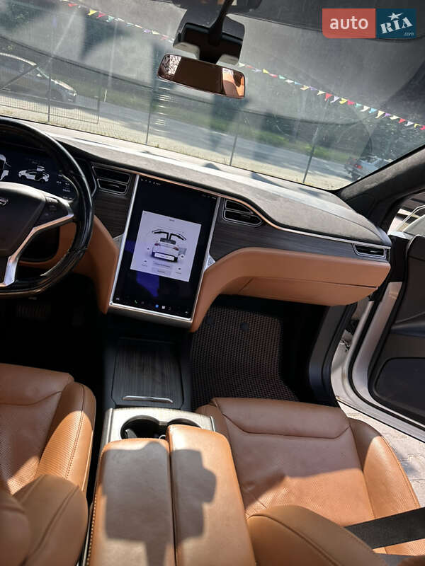 Внедорожник / Кроссовер Tesla Model X 2016 в Черновцах