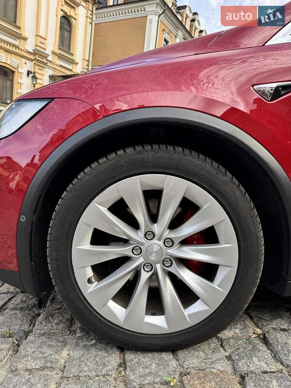 Позашляховик / Кросовер Tesla Model X 2016 в Києві