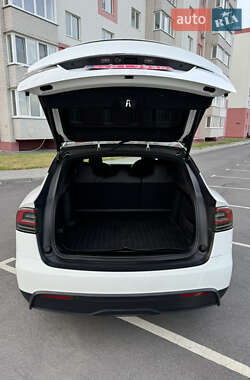 Позашляховик / Кросовер Tesla Model X 2023 в 