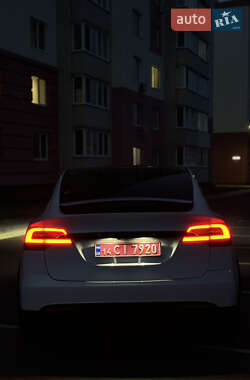 Позашляховик / Кросовер Tesla Model X 2023 в 