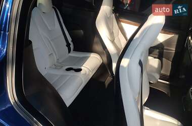 Позашляховик / Кросовер Tesla Model X 2016 в 