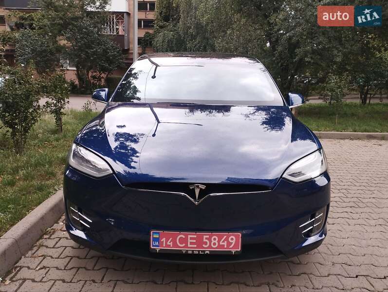 Позашляховик / Кросовер Tesla Model X 2016 в 