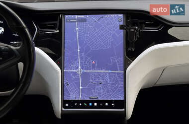 Позашляховик / Кросовер Tesla Model X 2020 в 