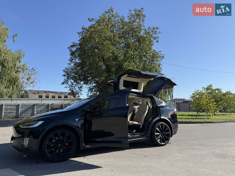 Позашляховик / Кросовер Tesla Model X 2017 в Києві