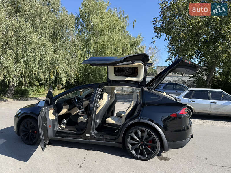 Позашляховик / Кросовер Tesla Model X 2017 в Києві