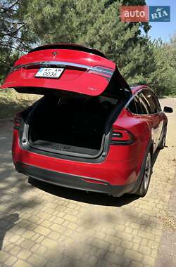 Внедорожник / Кроссовер Tesla Model X 2018 в 