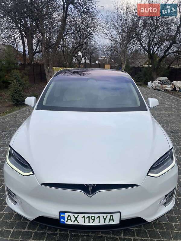 Позашляховик / Кросовер Tesla Model X 2017 в 