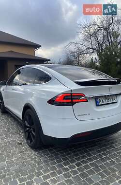Позашляховик / Кросовер Tesla Model X 2017 в 