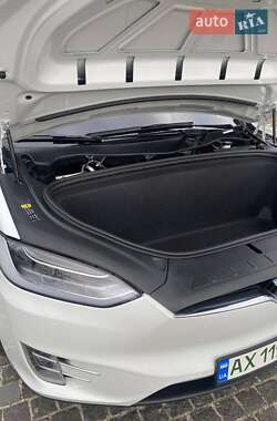 Позашляховик / Кросовер Tesla Model X 2017 в 