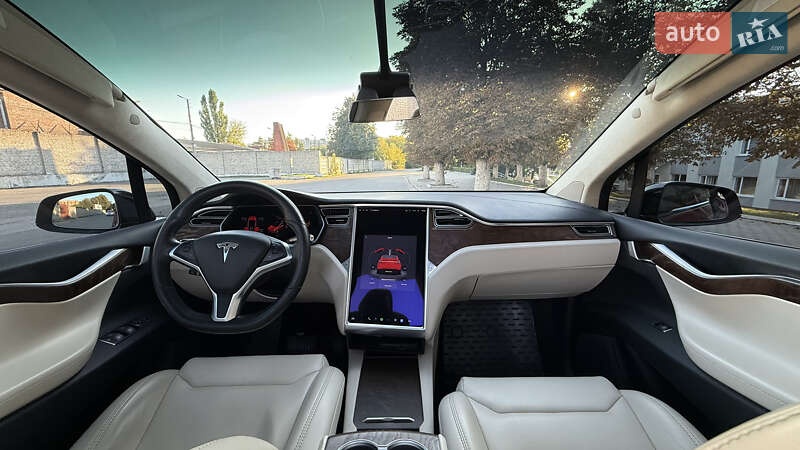 Внедорожник / Кроссовер Tesla Model X 2017 в Ровно