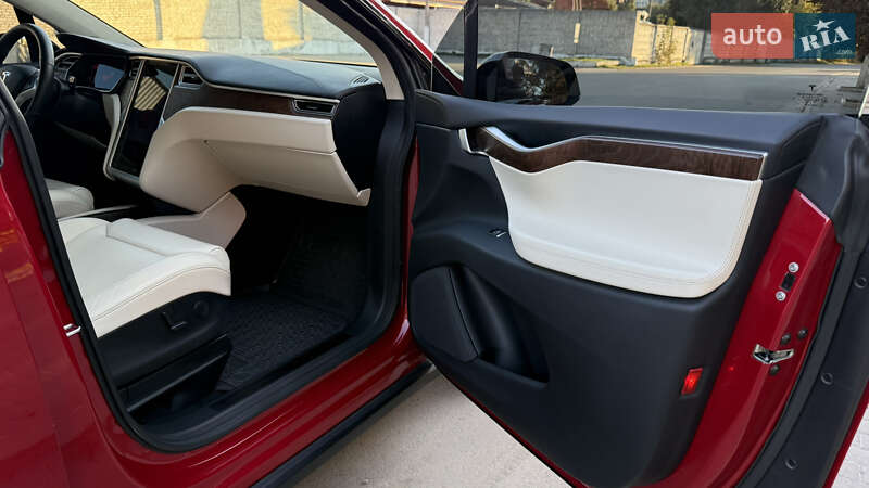Внедорожник / Кроссовер Tesla Model X 2017 в Ровно