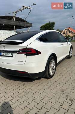 Позашляховик / Кросовер Tesla Model X 2017 в 