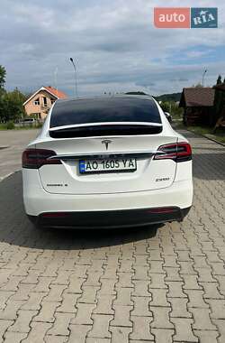 Позашляховик / Кросовер Tesla Model X 2017 в 