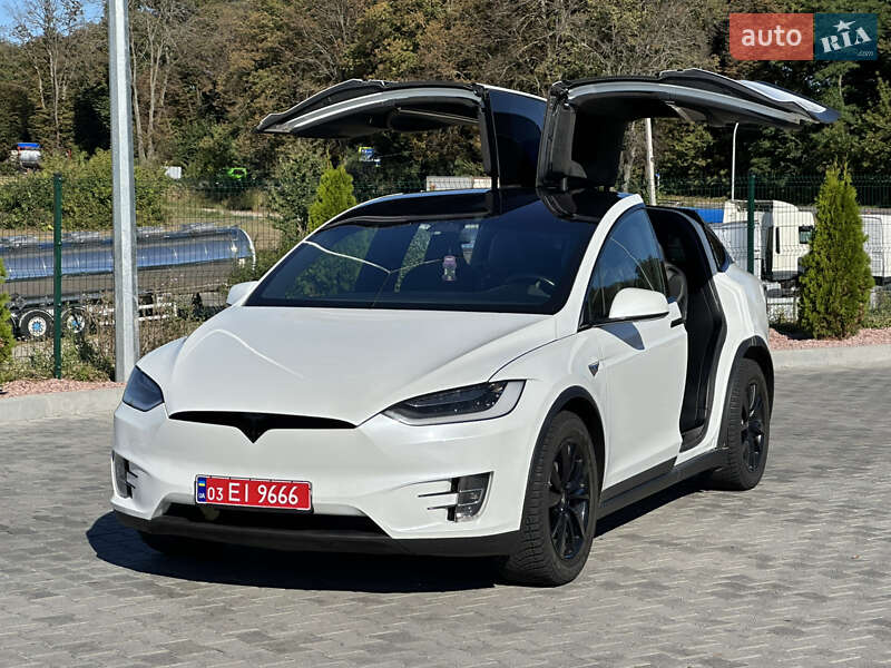 Позашляховик / Кросовер Tesla Model X 2016 в Вінниці