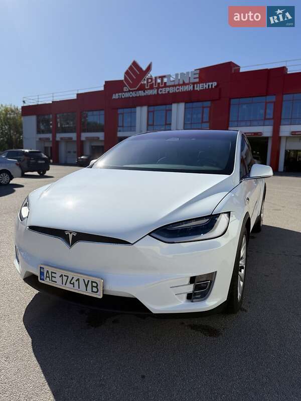 Позашляховик / Кросовер Tesla Model X 2020 в 