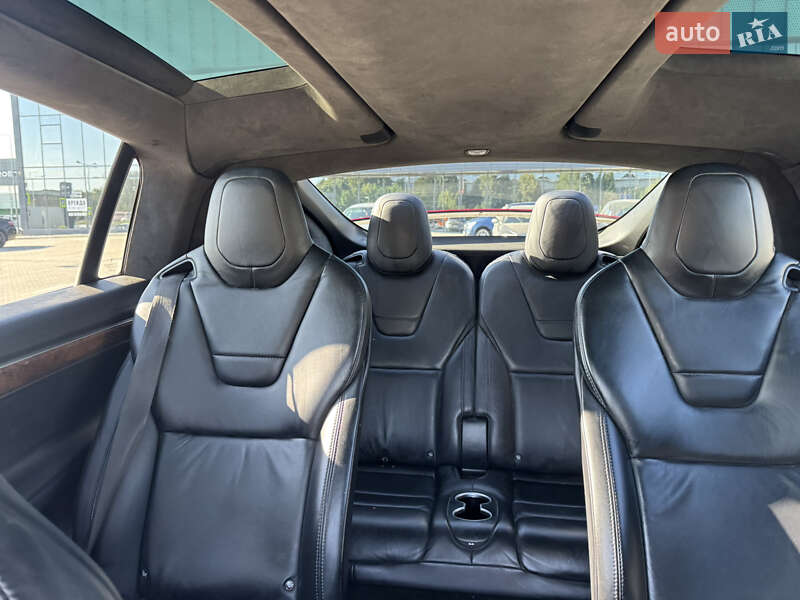 Позашляховик / Кросовер Tesla Model X 2017 в Львові