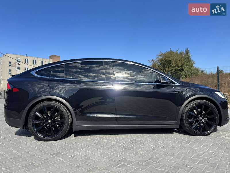Позашляховик / Кросовер Tesla Model X 2017 в Вінниці