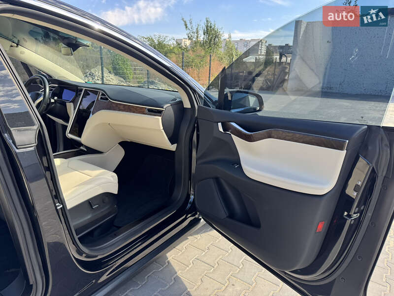 Позашляховик / Кросовер Tesla Model X 2017 в Вінниці